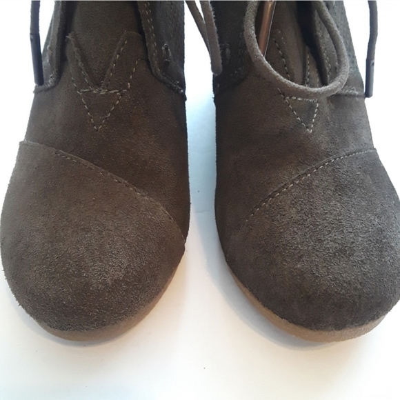 Toms hunter Green suede wedge booties size 5.5 - Picture 3 of 8